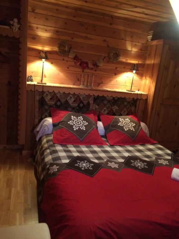 Chalet Pomme De Pin 5 Chambres 12 A 14 Personnes Formigueres Luaran gambar